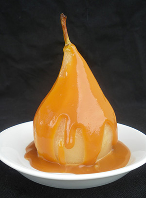 poire pochée avec une sauce fait avec du thé